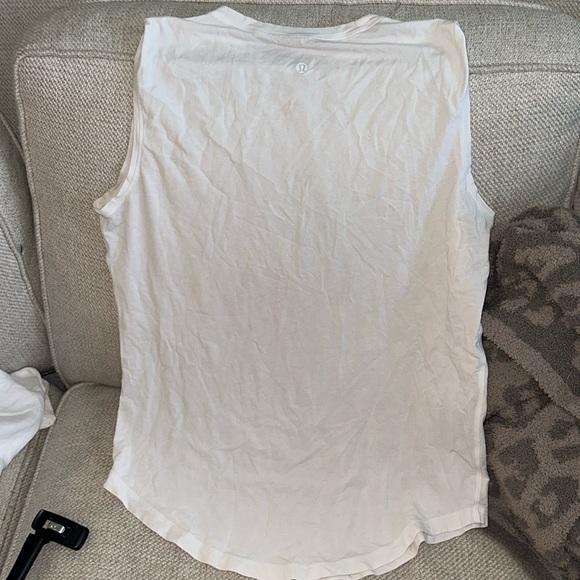Lululemon. Size 6. Muscle tank. Great condition - Picture 2 of 4